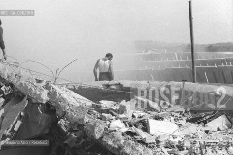 GEMONA 1976 CASE DISTRUTTE DOPO IL TERREMOTO NEL FRIULI © ARCHIVIO Graziano Arici/Rosebud2  TERREMOTO FRIULI VENEZIA GIULIA CATASTROFI AMBIENTALI CASE DISTRUTTE ROVINE MACERIE