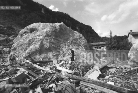 GEMONA 1976 VALLATA E CASE DISTRUTTE DOPO IL TERREMOTO NEL FRIULI PARTICOLARE DI UN AFFRESCO © ARCHIVIO Graziano Arici/Rosebud2  TERREMOTO FRIULI VENEZIA GIULIA CATASTROFI AMBIENTALI CASE DISTRUTTE ROVINE MACERIE