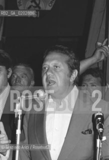 VENEZIA 1976 MARIO SOARES CHE PARLA A UNA MANIFESTAZIONE DEL PSI © ARCHIVIO Graziano Arici/Rosebud2  MANIFESTAZIONE POLITICA PSI POLITICO MARIO SOARES PARTITO SPAGNOLO POLITICO GIANNI DE MICHELIS