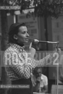 VENEZIA 1976 EMMA BONINO CHE PARLA ALLA MANIFESTAZIONE POLITICA DEI RADICALI © ARCHIVIO Graziano Arici/Rosebud2  POLITICA EMMA BONINO RADICALI CAMPO SANTI APOSTOLI VENEZIA