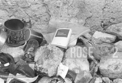 GEMONA 1976 RESTI DI UNA CHIESA DISTRUTTA DOPO IL TERREMOTO NEL FRIULI © ARCHIVIO Graziano Arici/Rosebud2  TERREMOTO FRIULI VENEZIA GIULIA CATASTROFI AMBIENTALI CASE DISTRUTTE ROVINE MACERIE OGGETTI CHIESA