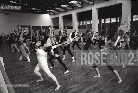 VENEZIA 1976 BIENNALE PROVE ALLIEVI ACCADEMIA INTERNAZIONALE DANZA © ARCHIVIO Graziano Arici/Rosebud2  PROVE DANZA BIENNALE ALLIEVI ACCADEMIA INTERNAZIONALE DANZA ISOLA DI SAN GIORGIO FONDAZIONE GIORGIO CINI