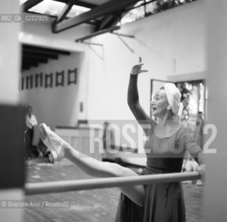 VENEZIA 1976 PROVE DI BALLO DELLACCADEMIA INTERNAZIONALE DI DANZA © ARCHIVIO Graziano Arici/Rosebud2  BIENNALE DANZA PROVE BALLO ALLIEVI ACCADEMIA INTERNAZIONALE DANZA ISOLA DI SAN GIORGIO FONDAZIONE GIORGIO CINI