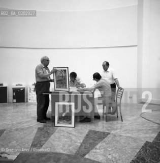 VENEZIA 1976 ALLESTIMENTO OPERE BIENNALE ARTI VISIVE AI GIARDINI © ARCHIVIO Graziano Arici/Rosebud2  LUOGHI BIENNALE ALLESTIMENTO OPERE GIARDINI DI CASTELLO