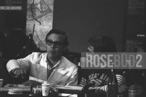 VENEZIA 1976 CARLO AYMONINO E PETER EISENMAN ALLINCONTRO ARCHITETTURA EUROPA AMERICA CENTRO STORICO-SUBURBIO AI MAGAZZINI DEL SALE © ARCHIVIO Graziano Arici/Rosebud2  XXXVII BIENNALE ARCHITETTURA CONVEGNO ARCHITETTI CARLO AYMONINO PETER EISENMAN