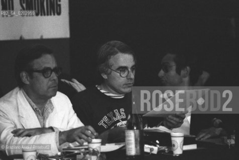 VENEZIA 1976 CARLO AYMONINO E PETER EISENMAN ALLINCONTRO ARCHITETTURA EUROPA AMERICA CENTRO STORICO-SUBURBIO AI MAGAZZINI DEL SALE © ARCHIVIO Graziano Arici/Rosebud2  XXXVII BIENNALE ARCHITETTURA CONVEGNO ARCHITETTI CARLO AYMONINO PETER EISENMAN