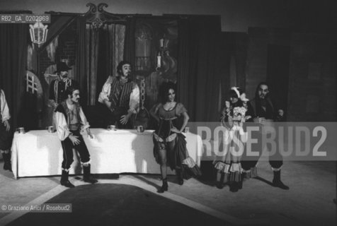 VENEZIA 1976 SPETTACOLO LA OPERA DEL BANDIDO DELLA COMPAGNIA TEBANO © ARCHIVIO Graziano Arici/Rosebud2  SPETTACOLO LA OPERA DEL BANDIDO COMPAGNIA TEBANO XXXVII BIENNALE TEATRO