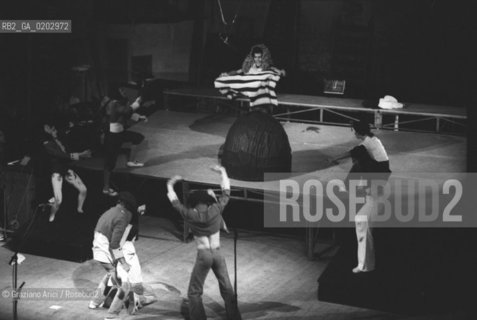 VENEZIA 1976 CANDIDO DELLA COMPAGNIA TEATRO EXPERIMENTAL INDEPENDIENTE ©ARCHIVIO Graziano Arici/Rosebud2 SPETTACOLO CANDIDO COMPAGNIA TEATRO EXPERIMENTAL INDEPENDIENTE PUPAZZI XXXVII BIENNALE TEATRO