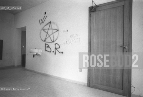 VENEZIA 1976 SEDE IUAV STANZA CON SCRITTE SUI MURI © ARCHIVIO Graziano Arici/Rosebud2  SEDE CA FOSCARI UNIVERSITA ARCHITETTURA IUAV STANZA SCRITTE MURI