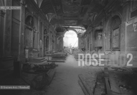 TARCENTO 1976 INTERNO DI UNA CHIESA DOPO IL TERREMOTO NEL FRIULI © ARCHIVIO Graziano Arici/Rosebud2  TERREMOTO FRIULI VENEZIA GIULIA CATASTROFI AMBIENTALI CASE DISTRUTTE ROVINE MACERIE CHIESA