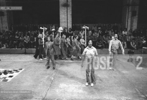 VENEZIA 1976 SPETTACOLO QUARRY ©ARCHIVIO Graziano Arici/Rosebud2 XXXVII BIENNALE TEATRO SPETTACOLO QUARRY ATTRICE COREOGRAFA MEREDITH MONK EX CANTIERI NAVALI GIUDECCA