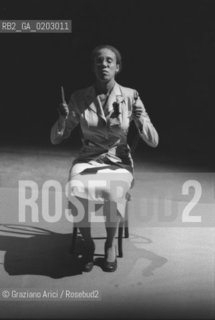 VENEZIA 1976 SPETTACOLO QUARRY ©ARCHIVIO Graziano Arici/Rosebud2 XXXVII BIENNALE TEATRO SPETTACOLO QUARRY ATTRICE COREOGRAFA MEREDITH MONK EX CANTIERI NAVALI GIUDECCA