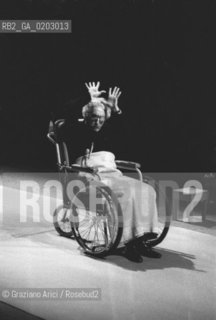 VENEZIA 1976 SPETTACOLO QUARRY ©ARCHIVIO Graziano Arici/Rosebud2 XXXVII BIENNALE TEATRO SPETTACOLO QUARRY ATTRICE COREOGRAFA MEREDITH MONK EX CANTIERI NAVALI GIUDECCA