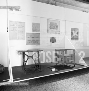 VENEZIA 1976 MOSTRA SUL WERKBUND © ARCHIVIO Graziano Arici/Rosebud2  XXXVII BIENNALE ARTE MOSTRA IL WERKBUND 1907 ALLE ORIGINI DEL DESIGN CA’ PESARO