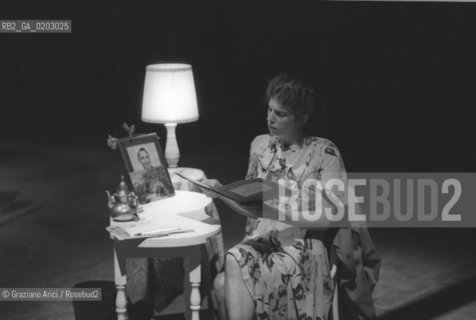 VENEZIA 1976 SPETTACOLO QUARRY © ARCHIVIO Graziano Arici/Rosebud2  XXXVII BIENNALE TEATRO SPETTACOLO QUARRY ATTRICE COREOGRAFA MEREDITH MONK EX CANTIERI NAVALI GIUDECCA