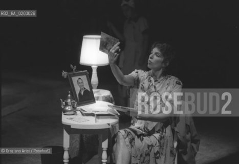 VENEZIA 1976 SPETTACOLO QUARRY © ARCHIVIO Graziano Arici/Rosebud2  XXXVII BIENNALE TEATRO SPETTACOLO QUARRY ATTRICE COREOGRAFA MEREDITH MONK EX CANTIERI NAVALI GIUDECCA