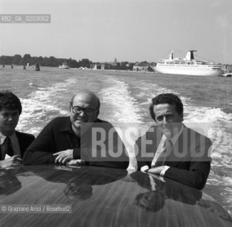 VENEZIA 1976 BETTINO CRAXI E CARLO RIPA DI MEANA IN BARCA © ARCHIVIO Graziano Arici/Rosebud2  POLITICO PSI POLITICO BETTINO CRAXI DIRETTORE BIENNALE CARLO RIPA DI MEANA