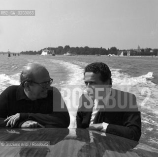 VENEZIA 1976 BETTINO CRAXI E CARLO RIPA DI MEANA IN BARCA © ARCHIVIO Graziano Arici/Rosebud2  POLITICO PSI POLITICO BETTINO CRAXI DIRETTORE BIENNALE CARLO RIPA DI MEANA
