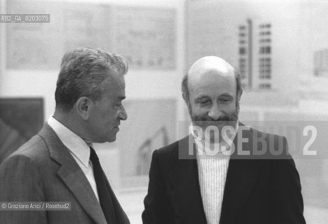 VENEZIA 1976 PRIMO PIANO DI PIETRO INGRAO E VITTORIO GREGOTTI © ARCHIVIO Graziano Arici/Rosebud2  XXXVII BIENNALE VISITA PRESIDENTE CAMERA DEPUTATI PARTITO COMUNISTA PIETRO INGRAO DIRETTORE VITTORIO GREGOTTI GIARDINI DI CASTELLO