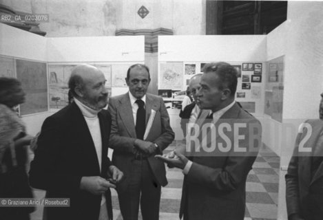 VENEZIA 1976 PIETRO INGRAO E VITTORIO GREGOTTI © ARCHIVIO Graziano Arici/Rosebud2  XXXVII BIENNALE VISITA PRESIDENTE CAMERA DEPUTATI PARTITO COMUNISTA PIETRO INGRAO DIRETTORE VITTORIO GREGOTTI EX CHIESA DI SAN LORENZO