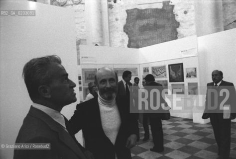 VENEZIA 1976 PIETRO INGRAO E VITTORIO GREGOTTI © ARCHIVIO Graziano Arici/Rosebud2  XXXVII BIENNALE VISITA PRESIDENTE CAMERA DEPUTATI PARTITO COMUNISTA PIETRO INGRAO DIRETTORE VITTORIO GREGOTTI EX CHIESA DI SAN LORENZO ESPOSIZIONE ARCHITETTI