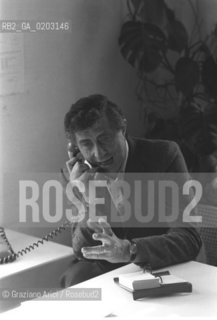 TRIESTE 1977 FRANCO BASAGLIA CHE PARLA AL TELEFONO © ARCHIVIO Graziano Arici/Rosebud2  PSICHIATRA FRANCO BASAGLIA MANICOMI CHIUSURA OSPEDALE PSICHIATRICO PROVINCIALE TRIESTE