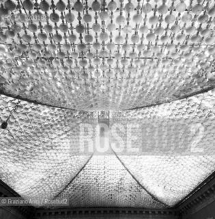 VENEZIA 1985 COPERTURA SALONE DI PALAZZO GRASSI © ARCHIVIO Graziano Arici/Rosebud2  COPERTURA CORTILE INTERNO PALAZZO GRASSI SALONE