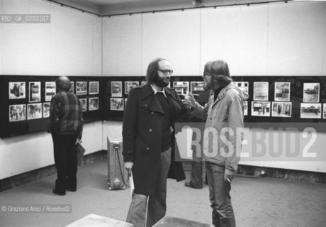 VENEZIA 1977 VITTORIO BASAGLIA ALLA MOSTRA SUL SEGNO URBANO © ARCHIVIO Graziano Arici/Rosebud2  SCULTORE VITTORIO BASAGLIA MOSTRA SEGNO URBANO VENEZIA