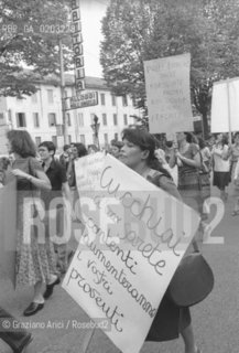 MESTRE 1977 MANIFESTAZIONE FEMMINISTE © ARCHIVIO Graziano Arici/Rosebud2   MANIFESTAZIONE DIRITTI DONNE ABORTO CORTEO STRISCIONI