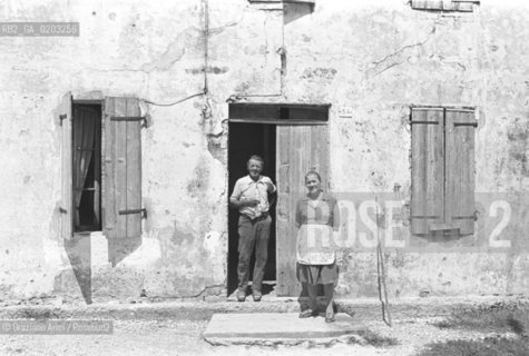 CAORLE 1977 CASA DI CAMPAGNA © ARCHIVIO Graziano Arici/Rosebud2  CASA CAMPAGNA VILLEGGIATURA CONTADINI