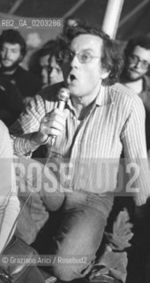 TRIESTE 1977 PRIMO PIANO PSICHIATRA © ARCHIVIO Graziano Arici/Rosebud2  RESEAU PSICHIATRI INCONTRO PSICHIATRIA FRANCO BASAGLIA PAZIENTI OSPEDALE PSICHIATRICO