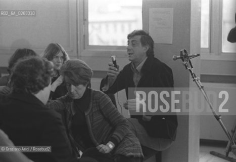 PARIGI 1977 FRANCO BASAGLIA © ARCHIVIO Graziano Arici/Rosebud2  CONFERENZA PARIGI PSICHIATRA FRANCO BASAGLIA CENTRE JEAN WIER