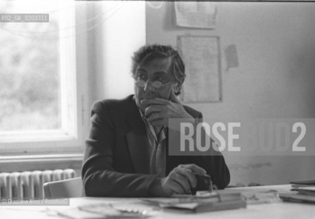 PARIGI 1977 FRANCO BASAGLIA © ARCHIVIO Graziano Arici/Rosebud2  CONFERENZA PARIGI PSICHIATRA FRANCO BASAGLIA CENTRE JEAN WIER OSPEDALE PSICHIATRICO TRIESTE