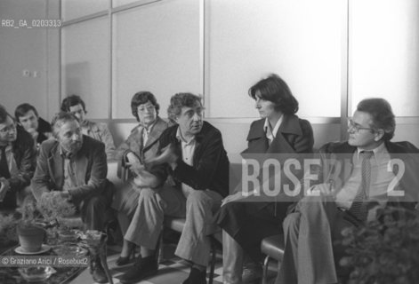 PARIGI 1977 FRANCO BASAGLIA E ALTRI PSICHIATRI FRANCESI © ARCHIVIO Graziano Arici/Rosebud2  CONFERENZA PARIGI PSICHIATRA FRANCO BASAGLIA CENTRE JEAN WIER OSPEDALE PSICHIATRICO TRIESTE