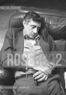 VENEZIA 1977 FRANCO BASAGLIA CHE DORME © ARCHIVIO Graziano Arici/Rosebud2  PSICHIATRA FRANCO BASAGLIA ADDORMENTATO SU POLTRONA