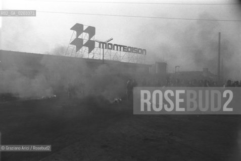 MARGHERA 1978 SCIOPERO MONTEDISON © ARCHIVIO Graziano Arici/Rosebud2  SCIOPERO OPERAI FABBRICA MONTEDISON MARGHER MANIFESTAZIONE FUMO