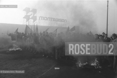 MARGHERA 1978 SCIOPERO MONTEDISON © ARCHIVIO Graziano Arici/Rosebud2  SCIOPERO OPERAI FABBRICA MONTEDISON MARGHER MANIFESTAZIONE FUMO MS