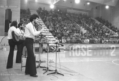 VENEIA 1978 AMERINDIOS © ARCHIVIO Graziano Arici/Rosebud2  CONCERTO MUSICA ETNICA AMERINDIOS SCUOLA PALESTRA CONCERTINO