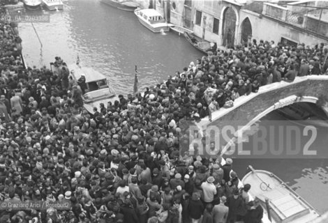 VENEZIA 1978 FUNERALE VITTIMA ATTENTATO © ARCHIVIO Graziano Arici/Rosebud2  BOMBA VENEZIA ATTENTATO GAZZETTINO VITTIMA FUNERALI SAN GIOVANNI E PAOLO FOLLA