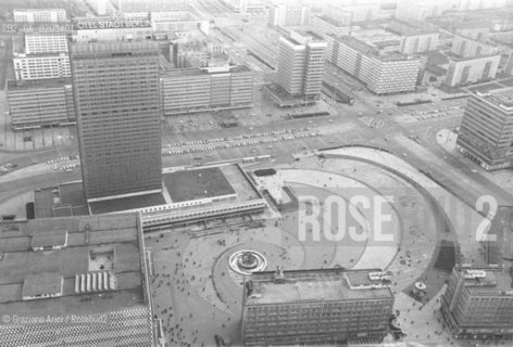 BERLINO 1978 ALEXANDER PLATZE DALLALTO © ARCHIVIO Graziano Arici/Rosebud2  PIAZZA ALEXANDER BERLINO EST FOTO AEREA  REPUBBLICA DEMOCRATICA TEDESCA