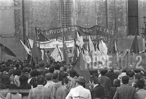 VENEZIA 1978 MANIFESTAZIONE PER LUCCISIONE DI ALDO MORO © ARCHIVIO Graziano Arici/Rosebud2  MANIFESTAZIONE PCI UCCISIONE MORTE ALDO MORO VENEZIA PROTESTA LAVORATORI DEL VETRO