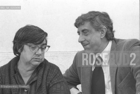 VENEZIA 1979 FRANCO BASAGLIA CON PAZIENTE ©ARCHIVIO Graziano Arici/Rosebud2 PSICHIATRA FRANCO BASAGLIA OSPEDALE PSICHIATRICO PROVINCIALE TRIESTE