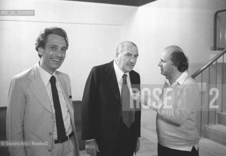 VENEZIA 1979 ASSESSORE CULTURA PAOLO PERUZZA CRITICO DRAMMATURGICO GIAN ANTONIO CIBOTTO E PAOLO GRASSI © ARCHIVIO Graziano Arici/Rosebud2  CONFERENZA STAMPA AL GOLDONI PER LA MOSTRA VENEZIA 79 LA FOTOGRAFIA TEATRO PAOLO GRASSI