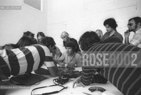 VENEZIA 1979 FOTOGRAFO GUY LE QUERREC © ARCHIVIO Graziano Arici/Rosebud2  LABORATORIO DI LAVORO MOSTRA VENEZIA 79 LA FOTOGRAFIA WORKS SHOPS PALAZZO FORTUNY