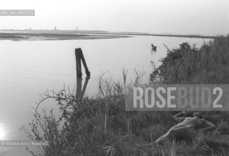 VENEZIA 1979 WORKS SHOPS CON IL FOTOGRAFO LUCIEN CLERGUE © ARCHIVIO Graziano Arici/Rosebud2  MOSTRA VENEZIA79 LA FOTOGRAFIA WORKS SHOPS LAZZARETTO NUOVO