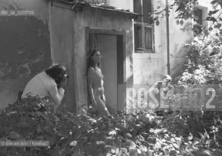 VENEZIA 1979 WORKS SHOPS CON IL FOTOGRAFO LUCIEN CLERGUE © ARCHIVIO Graziano Arici/Rosebud2  MOSTRA VENEZIA79 LA FOTOGRAFIA WORKS SHOPS LAZZARETTO NUOVO