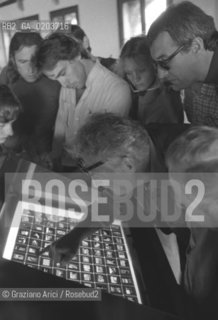 VENEZIA 1979 WORKS SHOPS CON IL FOTOGRAFO ERNST HAAS © ARCHIVIO Graziano Arici/Rosebud2  MOSTRA VENEZIA79 LA FOTOGRAFIA WORKS SHOPS PALAZZO FORTUNY