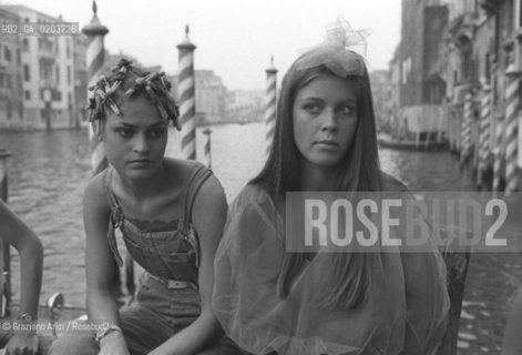 VENEZIA 1979 RAGAZZE PER IL WORKS SHOPS DEL FOTOGRAFO OLIVIERO TOSCANI © ARCHIVIO Graziano Arici/Rosebud2  MOSTRA VENEZIA79 LA FOTOGRAFIA WORKS SHOPS VENEZIA