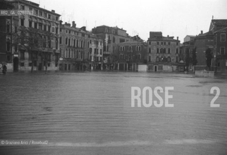 VENEZIA 1979 ACQUA ALTA A SAN POLO © ARCHIVIO Graziano Arici/Rosebud2  CAMPO SAN POLO ALTA MAREA
