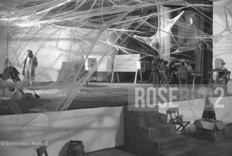 VENEZIA 1980 BIENNALE 80 TEATRO © ARCHIVIO Graziano Arici/Rosebud2  BIENNALE TEATRO LABORATORIO AMBIENTAZIONE  DONATO SARTORI PERFORMANCE CARNEVALE